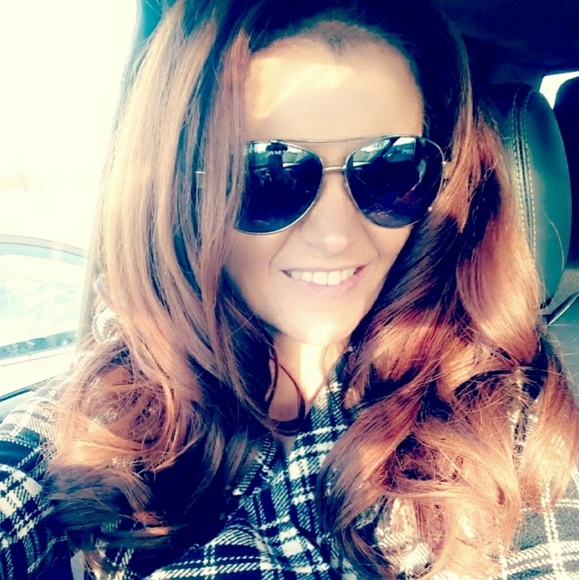 Meet your Posher, Beth - Picture 4 of 5